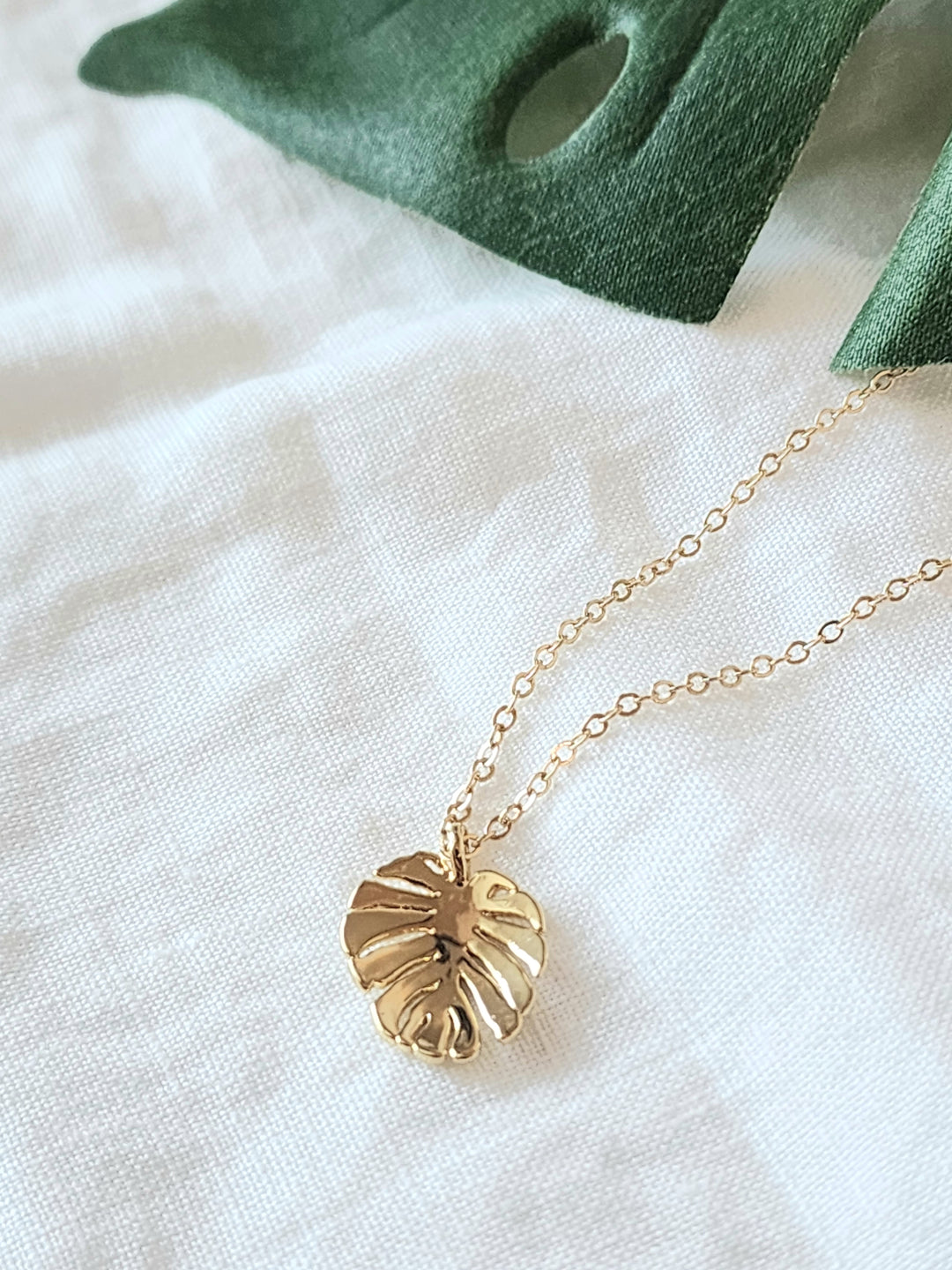 Monstera Necklace
