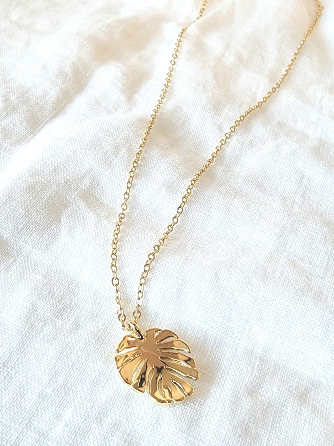 Monstera Necklace
