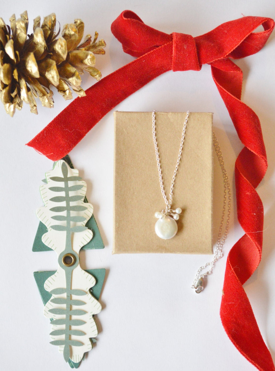 White Coin Pearl & Chain Necklace